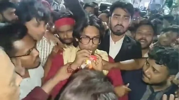 শিক্ষার্থীদের অনশন শেষ, তিন দিনের সময় বেঁধে দিলেন রাসেল আহমেদ