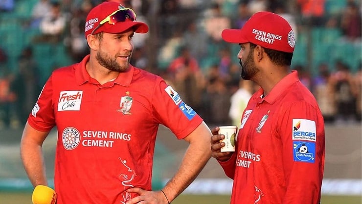 ঢাকার বিপক্ষে ফরচুন বরিশালের দাপুটে জয়, শীর্ষে উঠলো বরিশাল