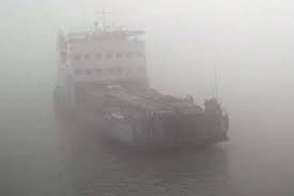 পাটুরিয়া-দৌলতদিয়ায় ৫ ঘণ্টা পর ফেরি চলাচল স্বাভাবিক হয়েছে।