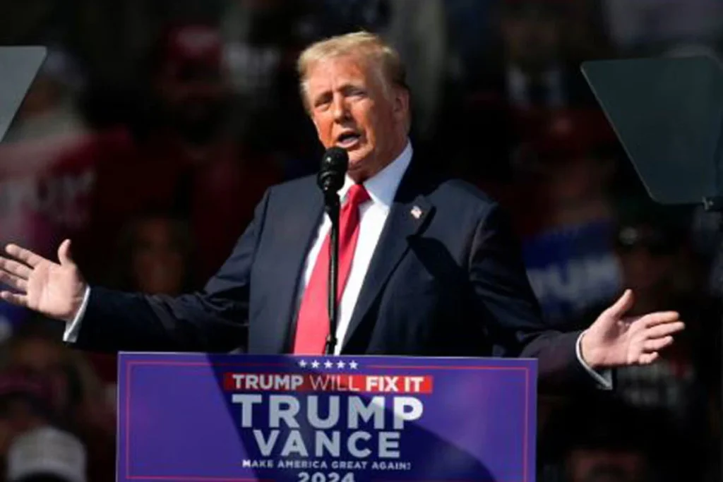 ভারতীয় ও চীনা পণ্যে ফের পাল্টা শুল্ক আরোপের হুমকি দিয়েছেন ট্রাম্প।