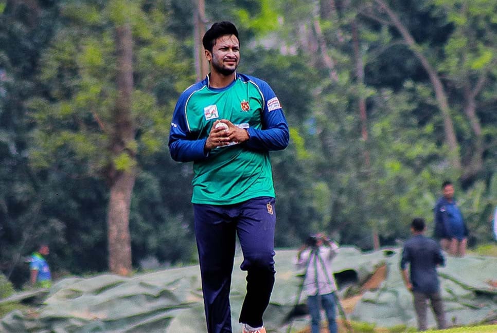 ডিপিএল থেকে সরে দাঁড়ালেন সাকিব আল হাসান।