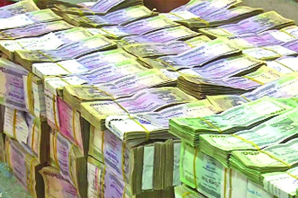 টাকার গতিপথ সীমিত করার লক্ষ্য