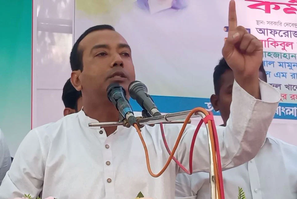 শিক্ষাপ্রতিষ্ঠানে সন্ত্রাসী রাজনীতির কার্যকলাপ আর চলতে দেওয়া হবে না, বলে জানিয়েছেন ছাত্রদল সভাপতি।