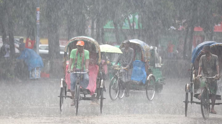 ঢাকাসহ ১৩ জেলায় ঝোড়ো হাওয়াসহ বজ্রবৃষ্টির আভাস
