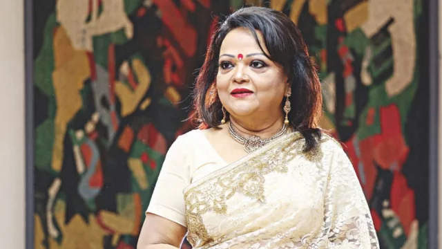 দীর্ঘ বিরতির পর মঞ্চে ফিরেই অসুস্থ সাবিনা ইয়াসমিন, হাসপাতালে ভর্তি