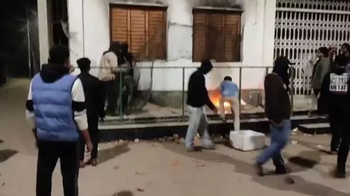 কুমিল্লায় আ ক ম বাহাউদ্দীন বাহারের বাড়িতে ভাঙচুর ও অগ্নিসংযোগ