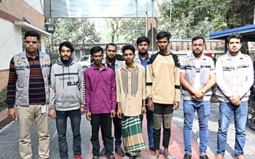রাজধানীতে এক যুবকের কবজি কেটে ফেলার ঘটনায় ৪ জনকে গ্রেপ্তার করা হয়েছে।