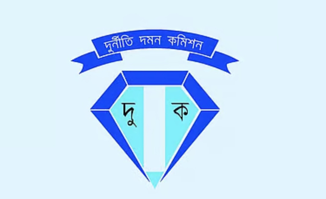 পল্লী সঞ্চয় ব্যাংকের ২ কোটি টাকা আত্মসাতের অভিযোগে স্বামী-স্ত্রীর বিরুদ্ধে মামলা হয়েছে।