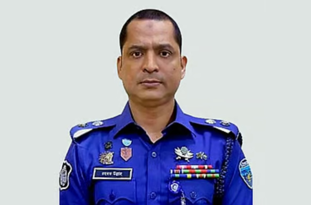 ইয়াবা ব্যবসায় জড়ানোর অভিযোগে কক্সবাজারের এসপিকে বদলি করা হয়েছে।