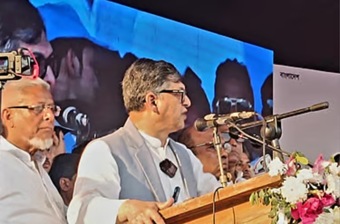 সালাহ উদ্দিন আহমদ বলেন, কিছু উপদেষ্টা জনগণের প্রয়োজন বুঝতে পারেন না।