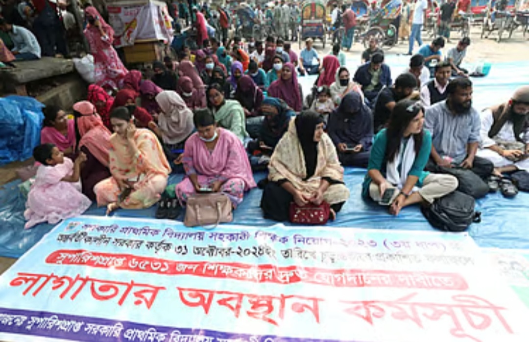 প্রাথমিকের তৃতীয় ধাপের নিয়োগ নিয়ে আন্দোলনকারীরা আজও শাহবাগে অবস্থান করছেন।