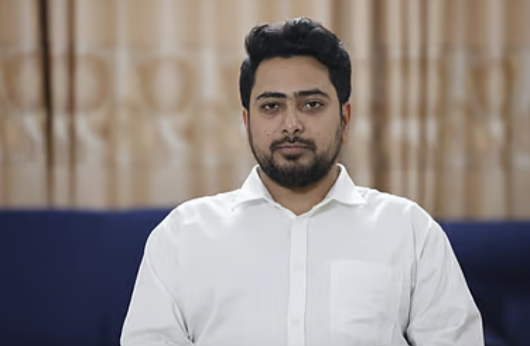 নাহিদ ইসলাম জানিয়েছেন, তিনি এখনও পদত্যাগ করেননি।
