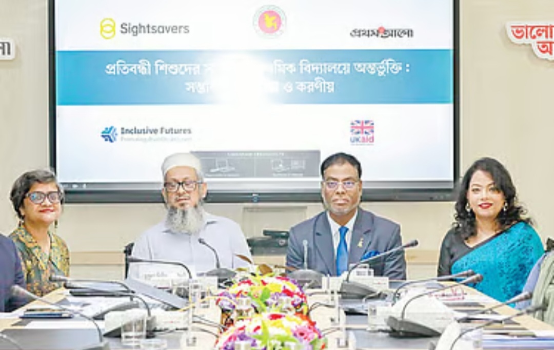 গোলটেবিল বৈঠকে প্রতিবন্ধী শিশুদের একীভূত শিক্ষায় অন্তর্ভুক্তির ওপর গুরুত্ব আরোপ করা হয়েছে।