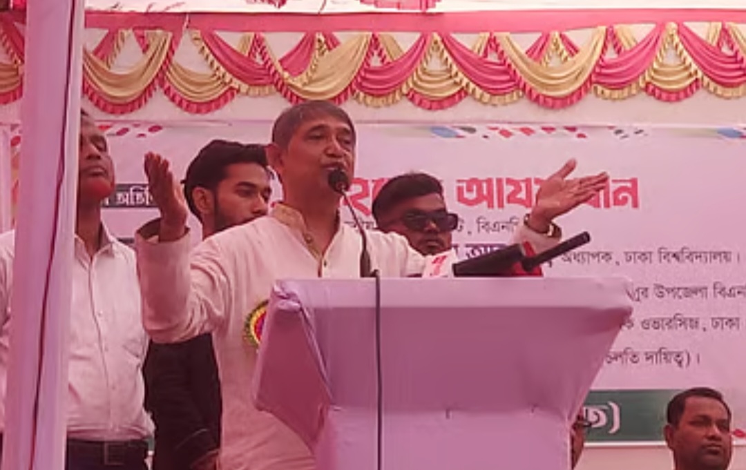 বিএনপির ভাইস চেয়ারম্যান আহমেদ আযম খান জানিয়েছেন, ৫ আগস্টের অভ্যুত্থানের পেছনে তারেক রহমান ছিলেন প্রধান নায়ক।