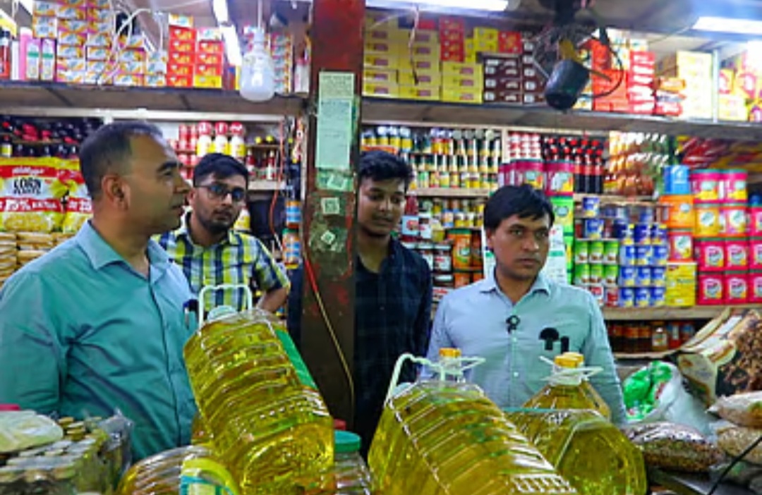 দোকানিরা জানিয়েছিলেন সয়াবিন তেল নেই, কিন্তু পরবর্তীতে অভিযানে ২০০ কার্টন তেল উদ্ধার করা হয়।