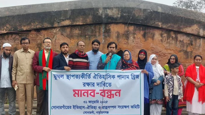 সোনারগাঁয়ে পানাম সেতুর রক্ষায় মানববন্ধন