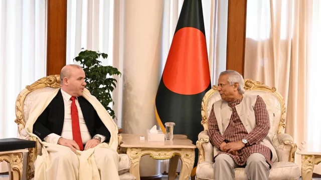 প্রধান উপদেষ্টাকে আলজেরিয়া সফরে যাওয়ার জন্য আমন্ত্রণ ।