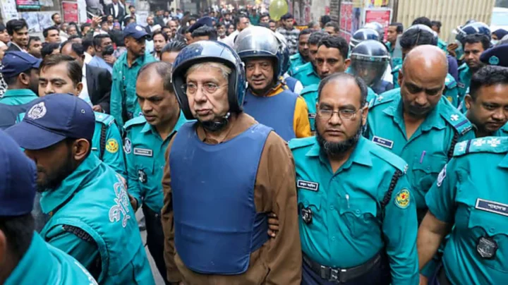 আদালতে শমসের মবিন চৌধুরীর রিমান্ডের আবেদন নাকচ, মুক্তিযোদ্ধা পরিচয় তুলে ধরলেন