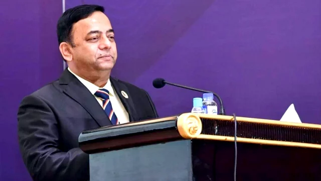 পুলিশের সাবেক আইজিপি বেনজীর আহমেদের বিরুদ্ধে ইন্টারপোলের রেড অ্যালার্ট জারি নির্দেশ