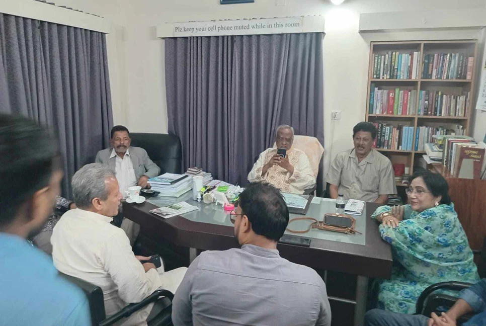 ভেঙে গেছে ১২ দলের জোট।