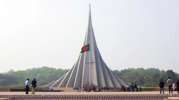 বাংলাদেশের অভ্যুদয়ের ৫৪তম বার্ষিকীতে বীর মুক্তিযোদ্ধাদের প্রতি শ্রদ্ধা