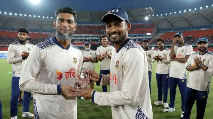 মাহমুদউল্লাহ রিয়াদ কেন্দ্রীয় চুক্তি থেকে নাম প্রত্যাহার করেছেন