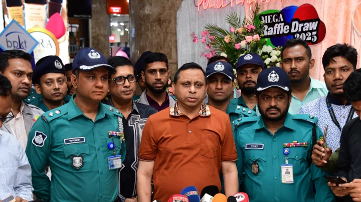ঢাকার শপিং সেন্টারগুলোর নিরাপত্তা নিশ্চিত: ডিবি প্রধান