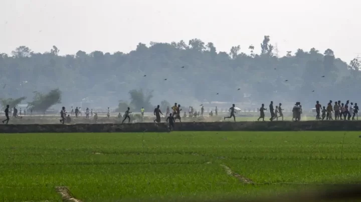 মিয়ানমারে আরাকান আর্মি এবং জান্তা সেনার মধ্যে সংঘর্ষে হাজার হাজার মানুষ বাস্তুচ্যুত