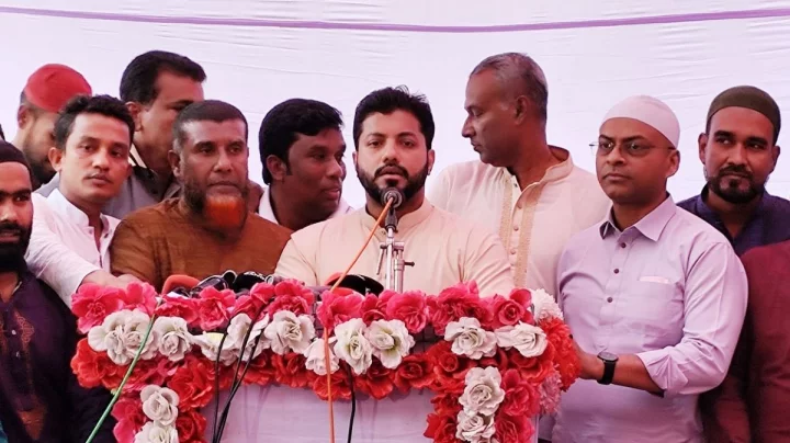 ইশরাক হোসেন: শেখ হাসিনার নেতৃত্বে আওয়ামী লীগের রাজনীতি নিষিদ্ধ করা হবে