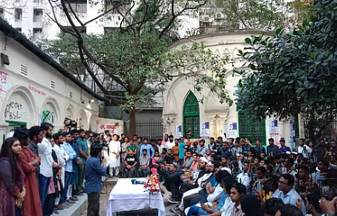 গণতান্ত্রিক ছাত্র সংসদ বিভাজনের রাজনীতি পরিহার করে ঐক্য রক্ষা করতে চায়।