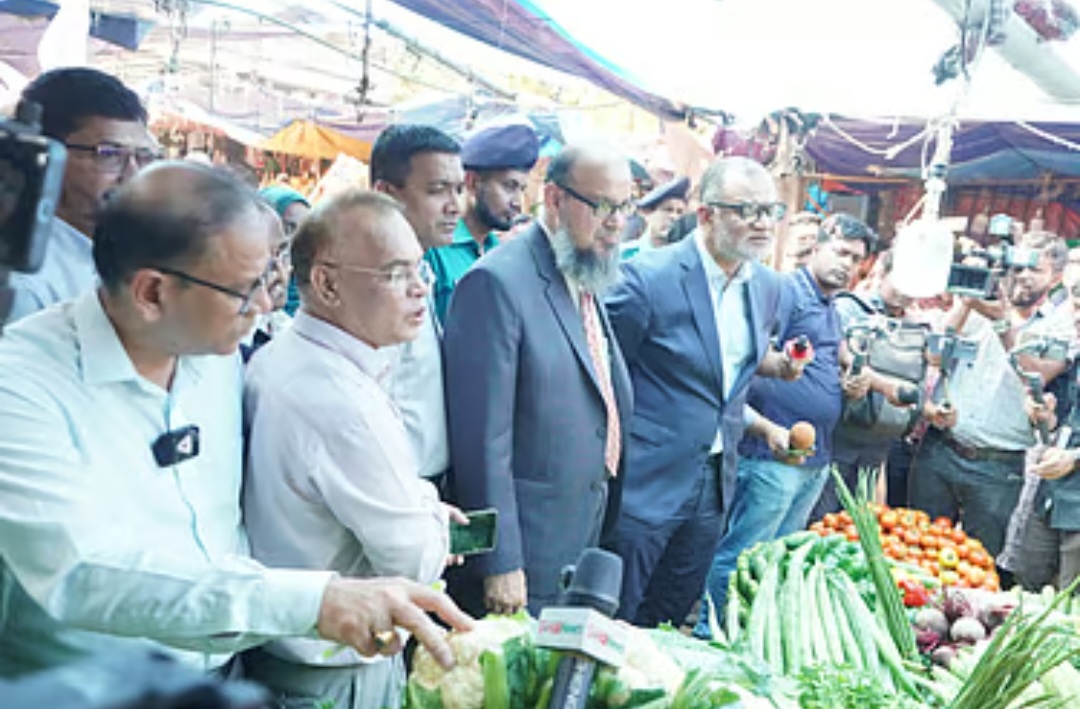 বাণিজ্য উপদেষ্টা স্বীকার করেছেন যে, বাজারে সয়াবিন তেলের সরবরাহ কিছুটা কমে গেছে।