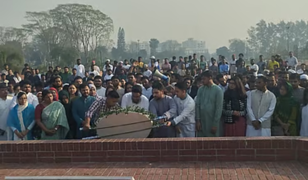 জাতীয় নাগরিক পার্টির নেতারা জাতীয় স্মৃতিসৌধে ফুল দিয়ে শ্রদ্ধা নিবেদন করেছেন।