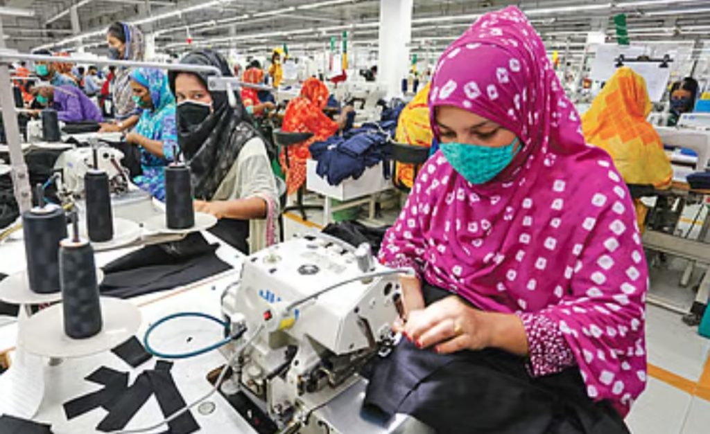 শ্রমিকদের আপত্তি থাকা সত্ত্বেও শ্রম আইন সংশোধনের খসড়া চূড়ান্ত করা হয়েছে।