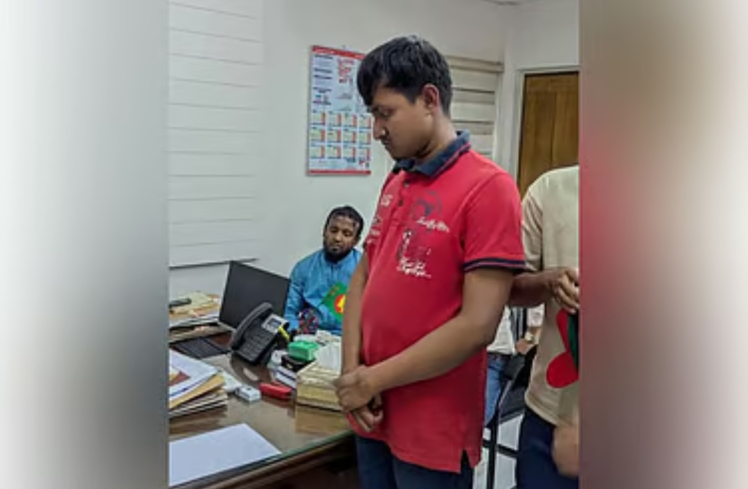 ঢাকা বিশ্ববিদ্যালয়ের ছাত্রী হেনস্তার অভিযোগে অভিযুক্ত গ্রেপ্তার।