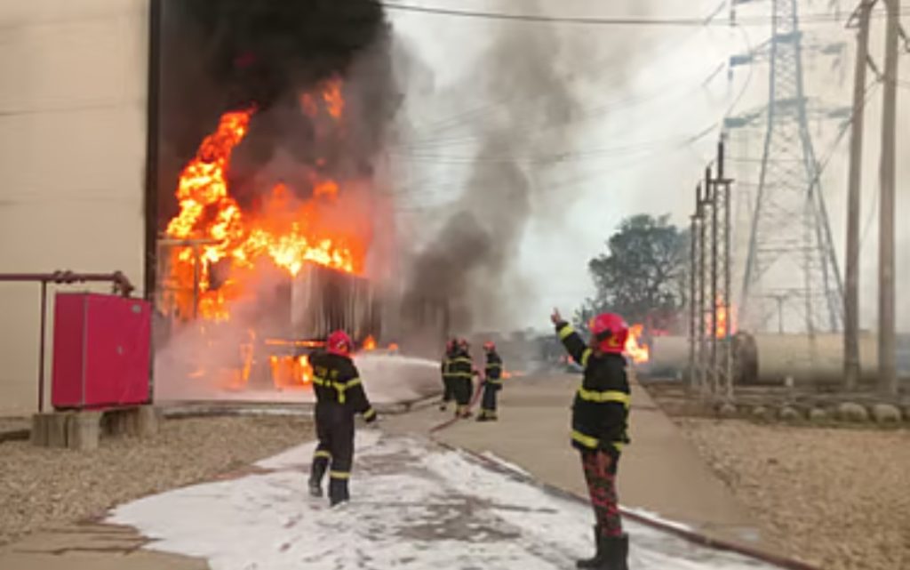 আমিনবাজারের পাওয়ার গ্রিডে আগুন লেগেছে।