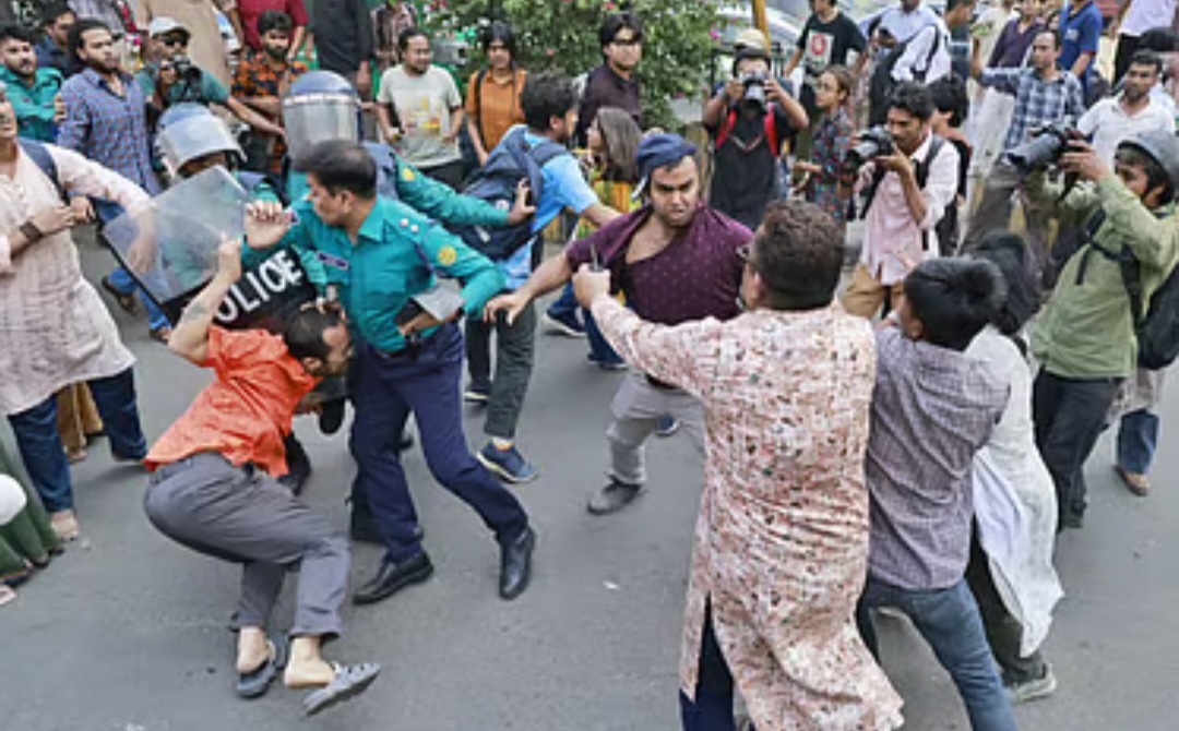 পুলিশের উপর হামলার অভিযোগে ১২ জনের বিরুদ্ধে মামলা দায়ের করা হয়েছে।