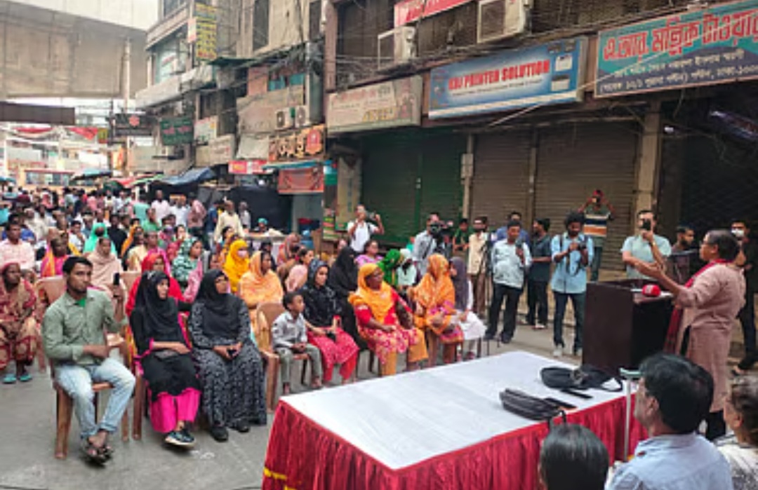 নারী বিদ্বেষী মন্তব্য ও কার্যকলাপে জড়িতদের বিরুদ্ধে কঠোর ব্যবস্থা নেওয়া উচিত।