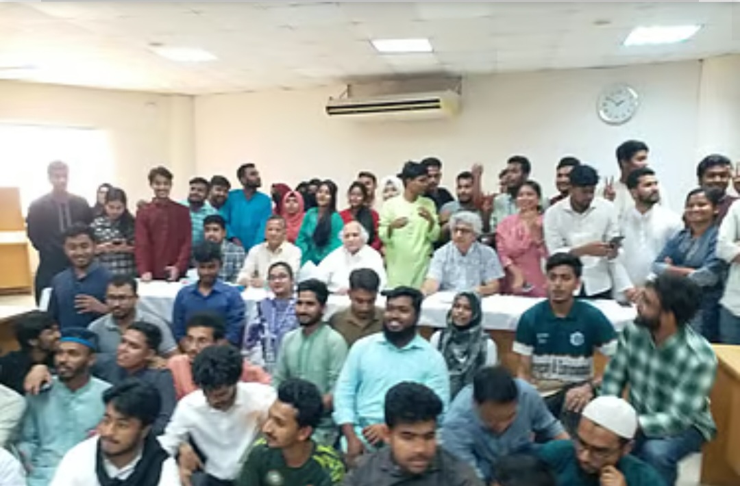 ৭টি কলেজের বিশ্ববিদ্যালয়ের নাম হলো ঢাকা সেন্ট্রাল ইউনিভার্সিটি।