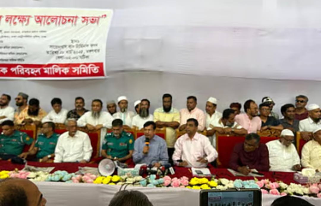 মানুষের যাতায়াত নিশ্চিতভাবে নিরাপদ করতে শ্রমিকদের প্রতি আহ্বান জানিয়েছেন।