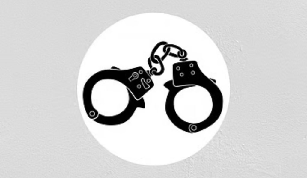 পুলিশ জানায়, খিলগাঁওয়ে যাত্রী সেজে দুই ব্যক্তি গাড়ি ছিনতাই করে।