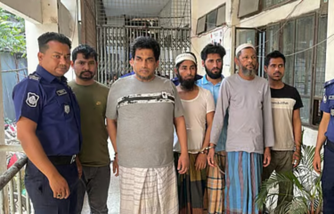 আরসার প্রধানসহ ১০ রোহিঙ্গাকে নারায়ণগঞ্জ ও ময়মনসিংহ থেকে গ্রেপ্তার করেছে পুলিশ।