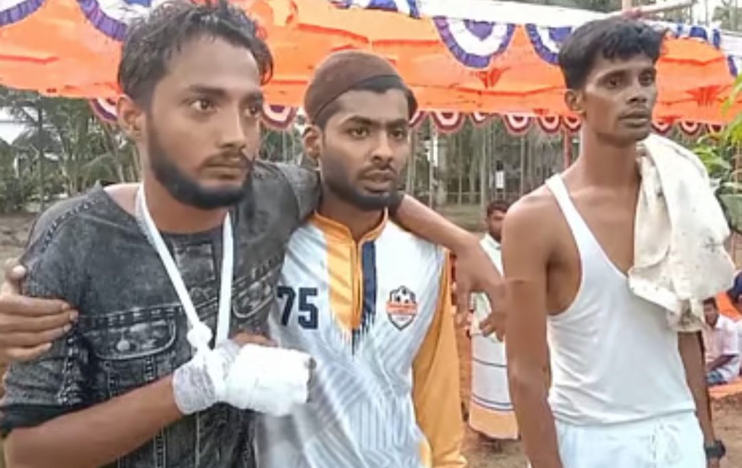 রাউজানে বিএনপির ইফতার অনুষ্ঠানে সংঘর্ষ ও গোলাগুলি হয়েছে।
