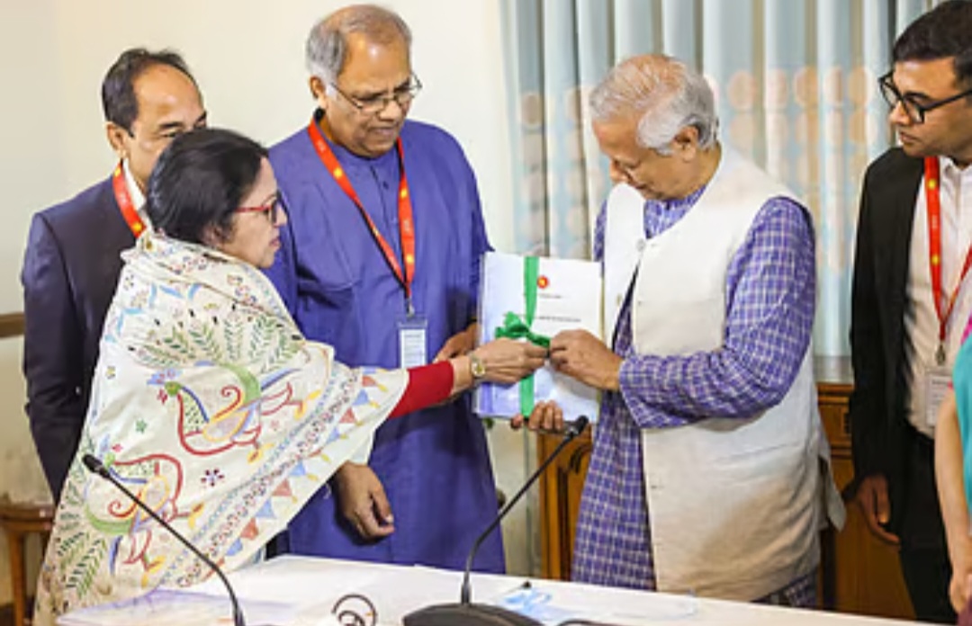 প্রধান উপদেষ্টা জানিয়েছেন, গণমাধ্যম সংস্কার কমিশনের কিছু প্রস্তাব দ্রুত বাস্তবায়ন হবে।