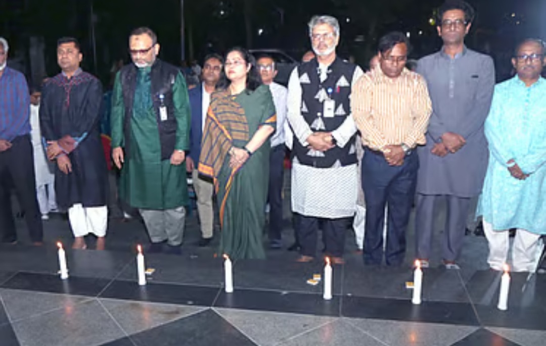 ঢাকা বিশ্ববিদ্যালয়ে যথাযথ মর্যাদায় গণহত্যা দিবস পালন করা হয়েছে।