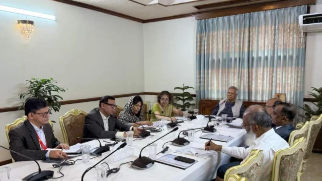 ১০ বছর ধরে স্থগিত থাকা দুটি প্রকল্প নিয়ে প্রধান উপদেষ্টার ক্ষোভ