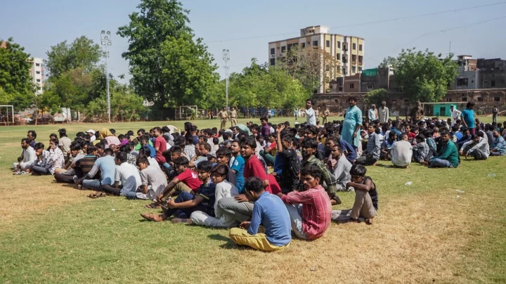 গুজরাটে ১ হাজার ২৪ জন বাংলাদেশিকে আটক, তদন্তে জাল পরিচয়পত্র চক্রের সন্ধান