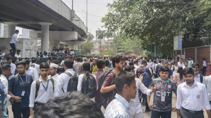 ২৯ এপ্রিল থেকে দেশের সব পলিটেকনিকে শাটডাউন ঘোষণা, ‘ছয় দফা না হয় মৃত্যু’—কারিগরি ছাত্র আন্দোলন