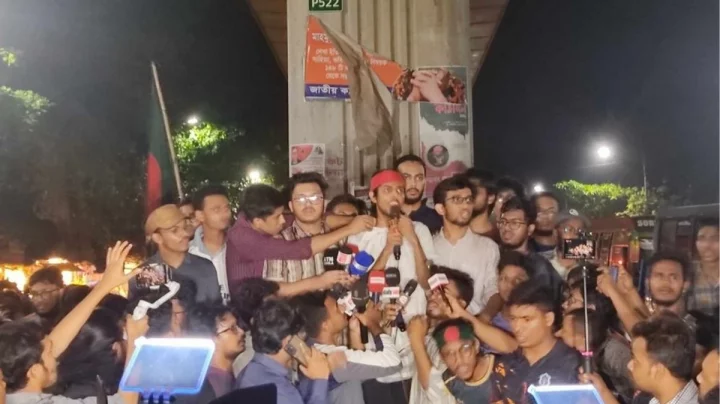 কুয়েট উপাচার্যের পদত্যাগ দাবিতে ক্লাস বর্জনের ডাক, শাহবাগে বিক্ষোভ