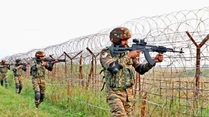 ভারত-পাকিস্তান সেনাদের মধ্যে এলওসি বরাবর গোলাগুলি, উত্তেজনা অব্যাহত