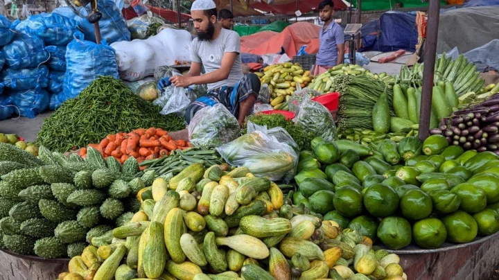 ঈদের পর ঢাকার কাঁচাবাজারে ভিন্ন চিত্র, পণ্যমূল্যে উঠানামা
